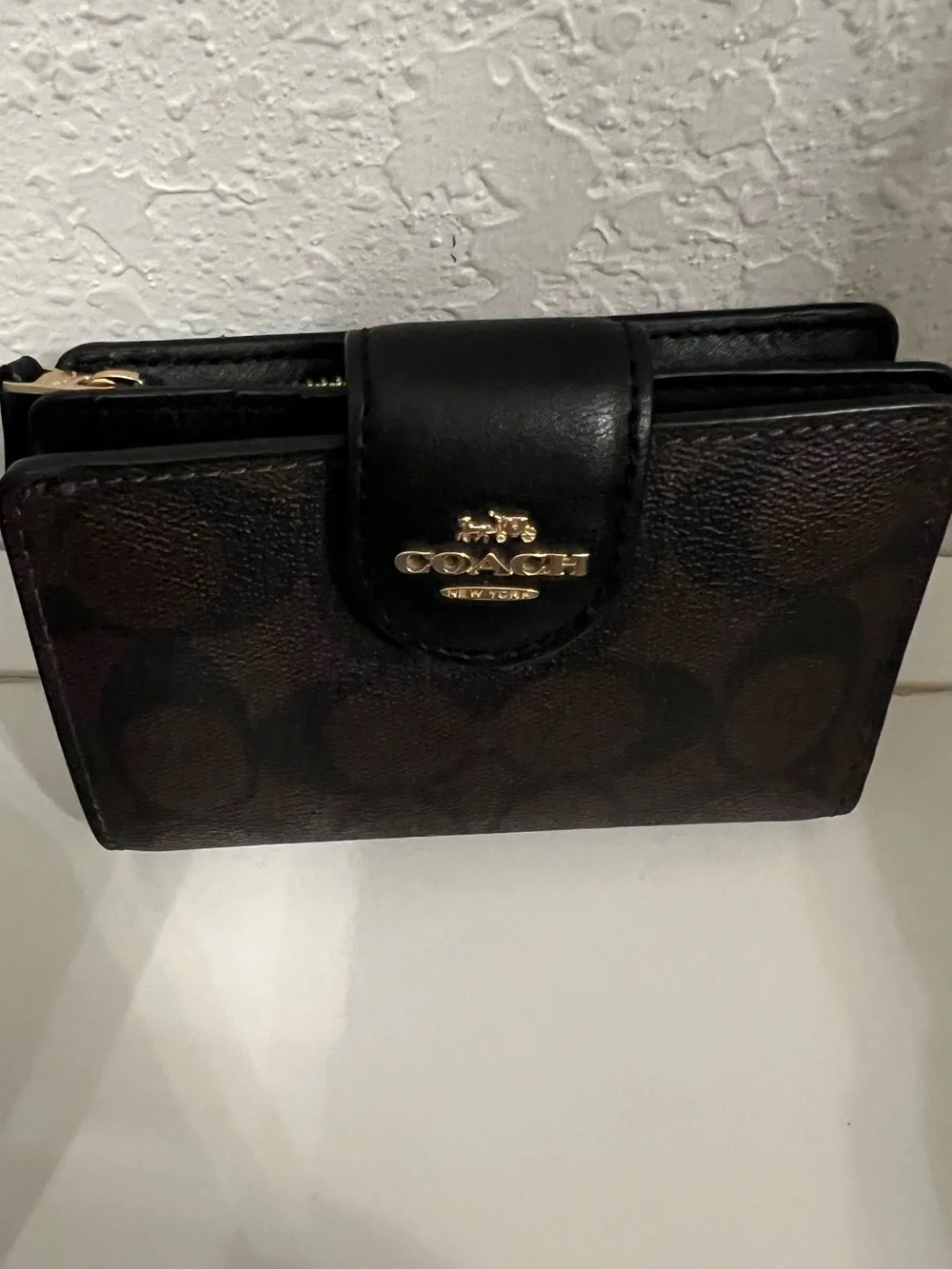 Coach Medium Corner Zip Wallet